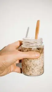 easy overnight oats in a jar